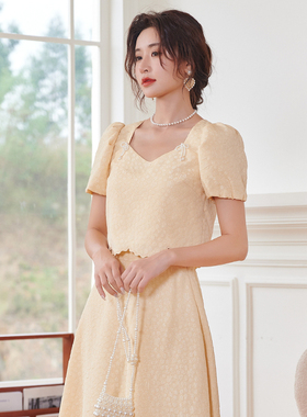 固执夏款女年新款欧式短款提花v领短袖上装50832XS08067