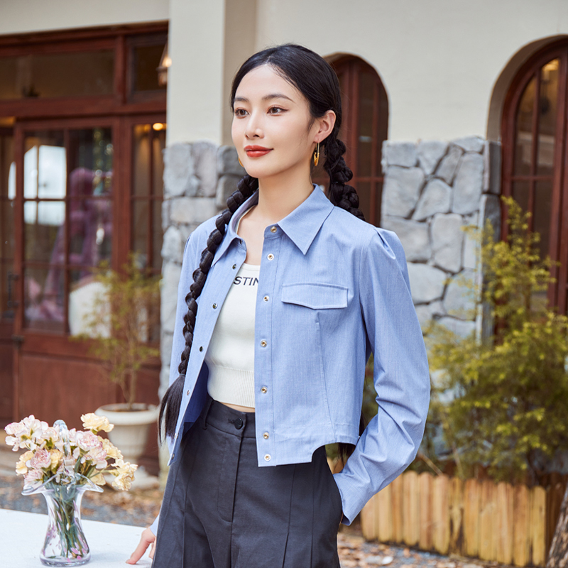 固执新款学院风翻领长袖抽绳短款衬衫女装32833CS08570