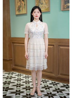 固执夏季新款中式复古短袖刺绣荷叶边旗袍连衣裙80112LQ06477