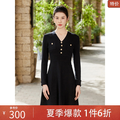 固执2025新款气质v领小香风长袖针织短款黑色高腰A字连衣裙女