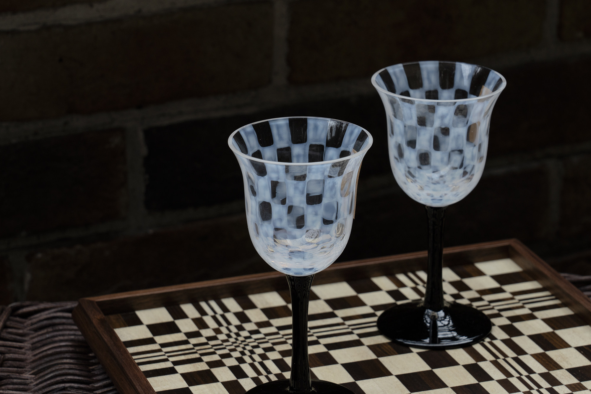 广田硝子 乳白色日本复古图案 手工吹制葡萄酒高脚杯郁金香玻璃杯