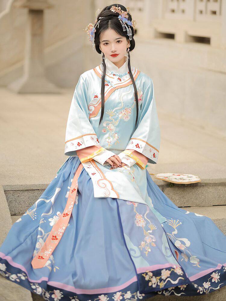 清朝末年中式婚礼喜娘服旅游跟拍