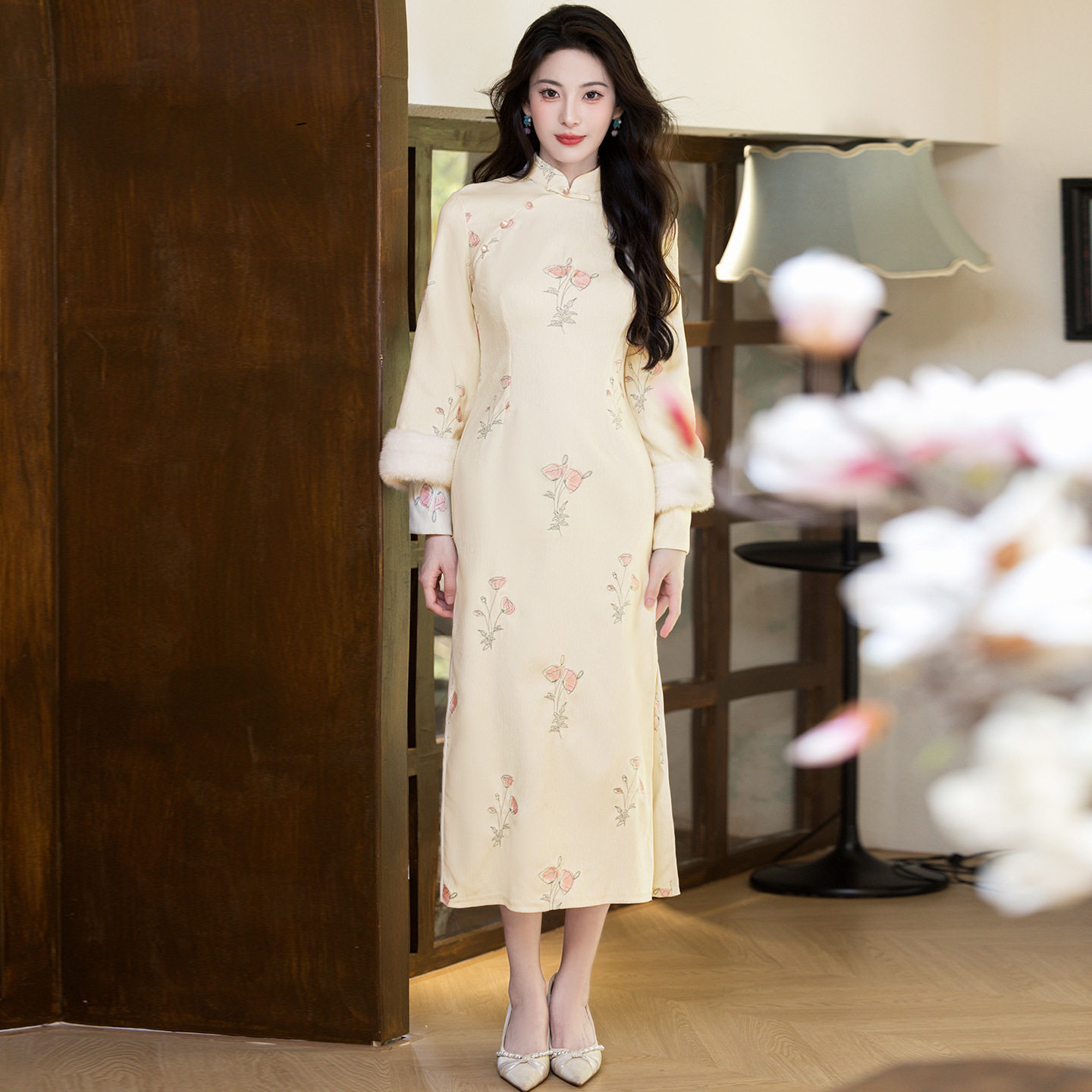 麂皮绒绣花加绒加厚改良新中式中长双袖旗袍2025冬新款年轻款旗袍