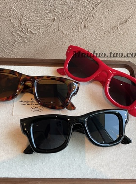 复古学院风红色方形防紫外线墨镜