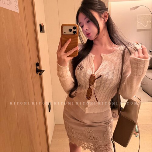 涤纶套头圆领长袖针织衫女