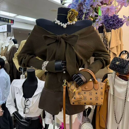 涤纶套头V领长袖针织衫女