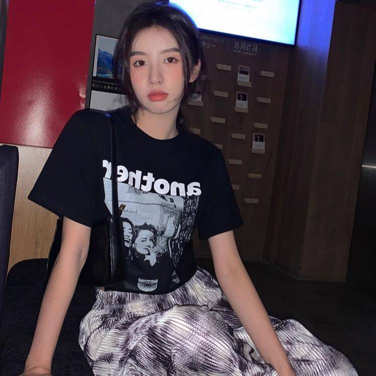 短款T恤女2026夏季新款韩版宽松休闲字母印花圆领露腰ins短袖上衣