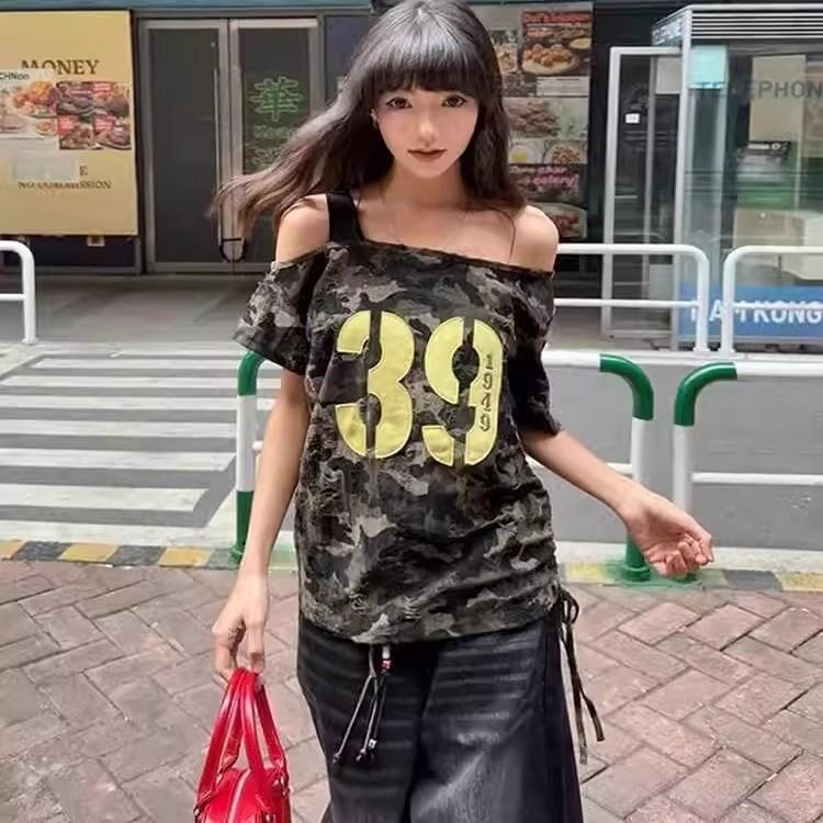 美式复古辣妹斜肩短袖T恤女夏季设计感露肩迷彩休闲宽松显瘦上衣