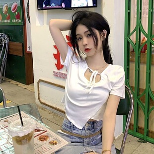 2026年短袖t恤女装设计感小众夏季微胖m辣妹锁骨正肩显瘦短款上衣