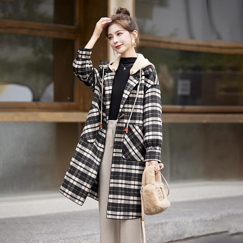 202HM8296-15秋冬洋新款气显瘦连帽呢子M格遮肉气质女式毛呢外套