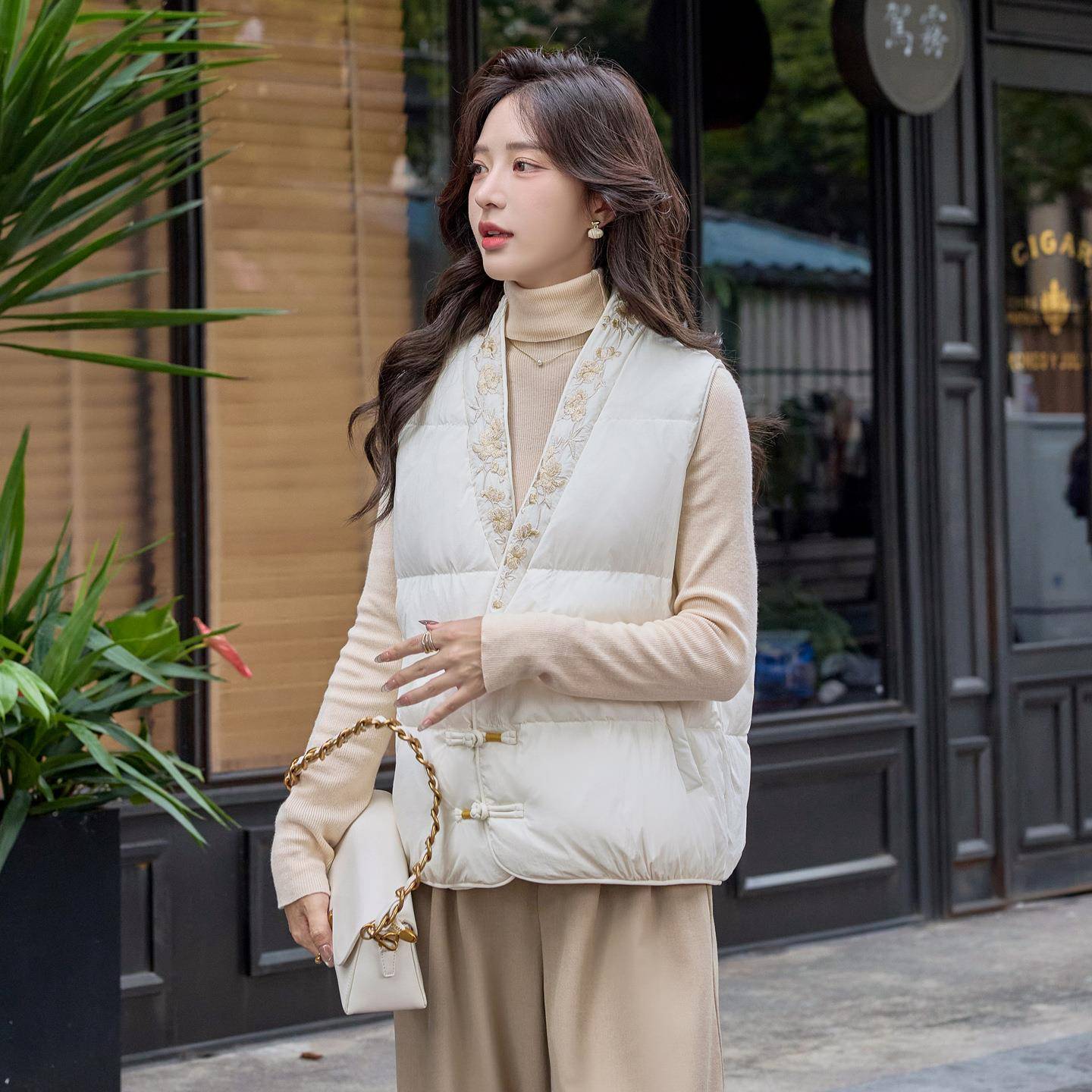 新中羽绒马式甲女2ZHAN2577025季新款保暖背心复盘扣国风古刺绣外