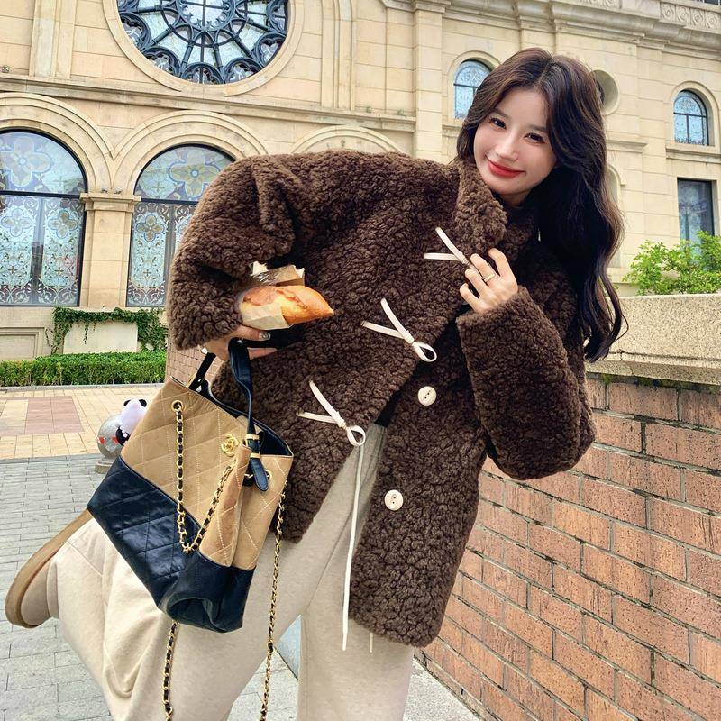 蝶结羊羔毛外套女202新超款深蝴冬D112-558超好看韩系c5hic好看高