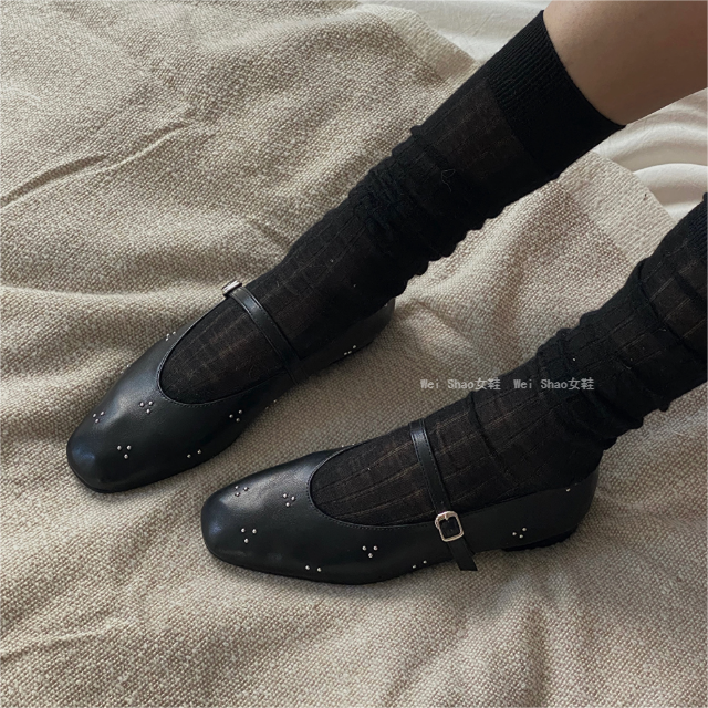 韩国东大门代购26春夏法式气质铆钉装饰减龄一字带玛丽珍平底单鞋,女鞋,浅口单鞋,淘宝优惠券,粉丝福利购,淘宝优惠卷
