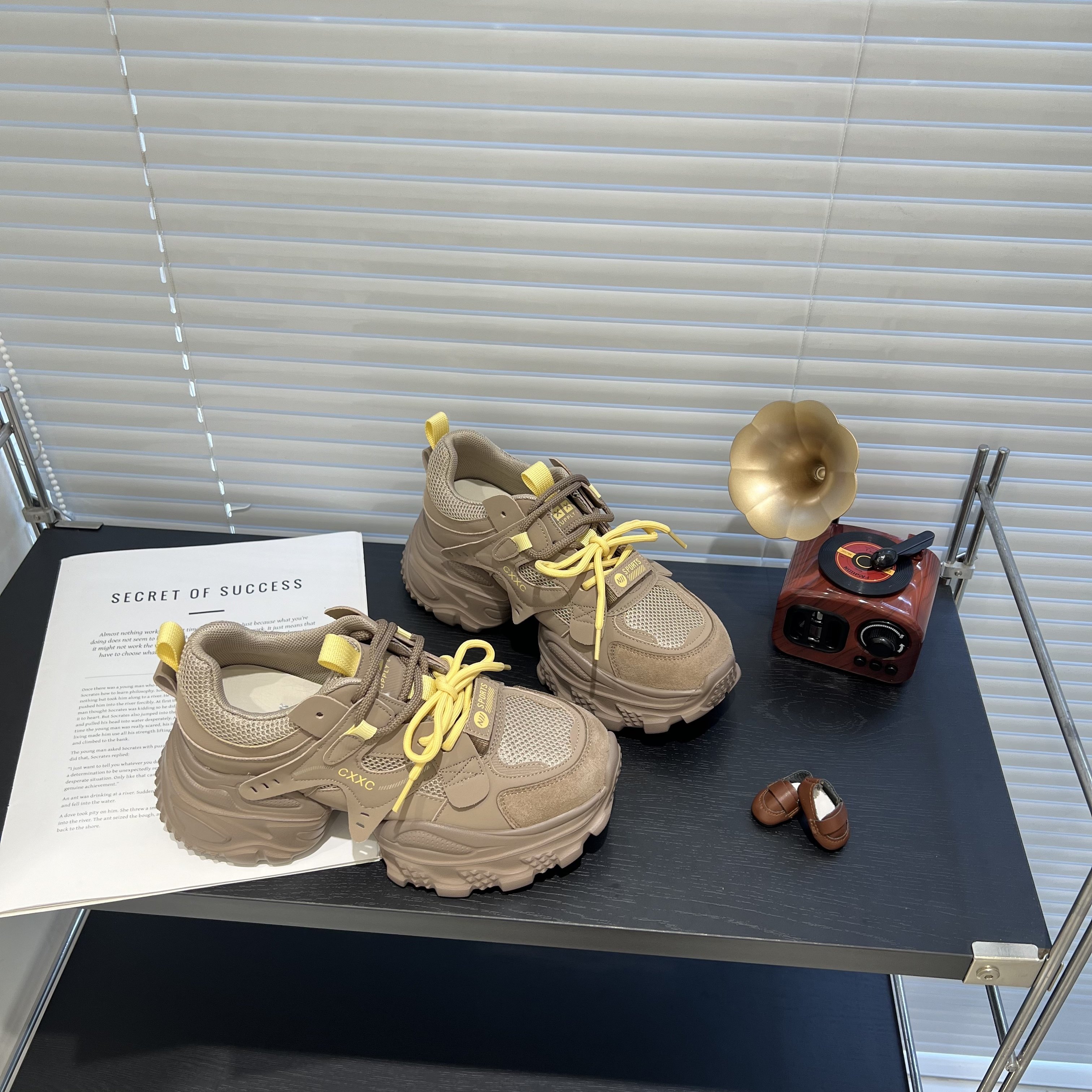 悦薇高品质女鞋时尚厚底老爹鞋系带交叉绑带设计透气运动休闲鞋女,女鞋,老爹鞋,淘宝优惠券,粉丝福利购,淘宝优惠卷