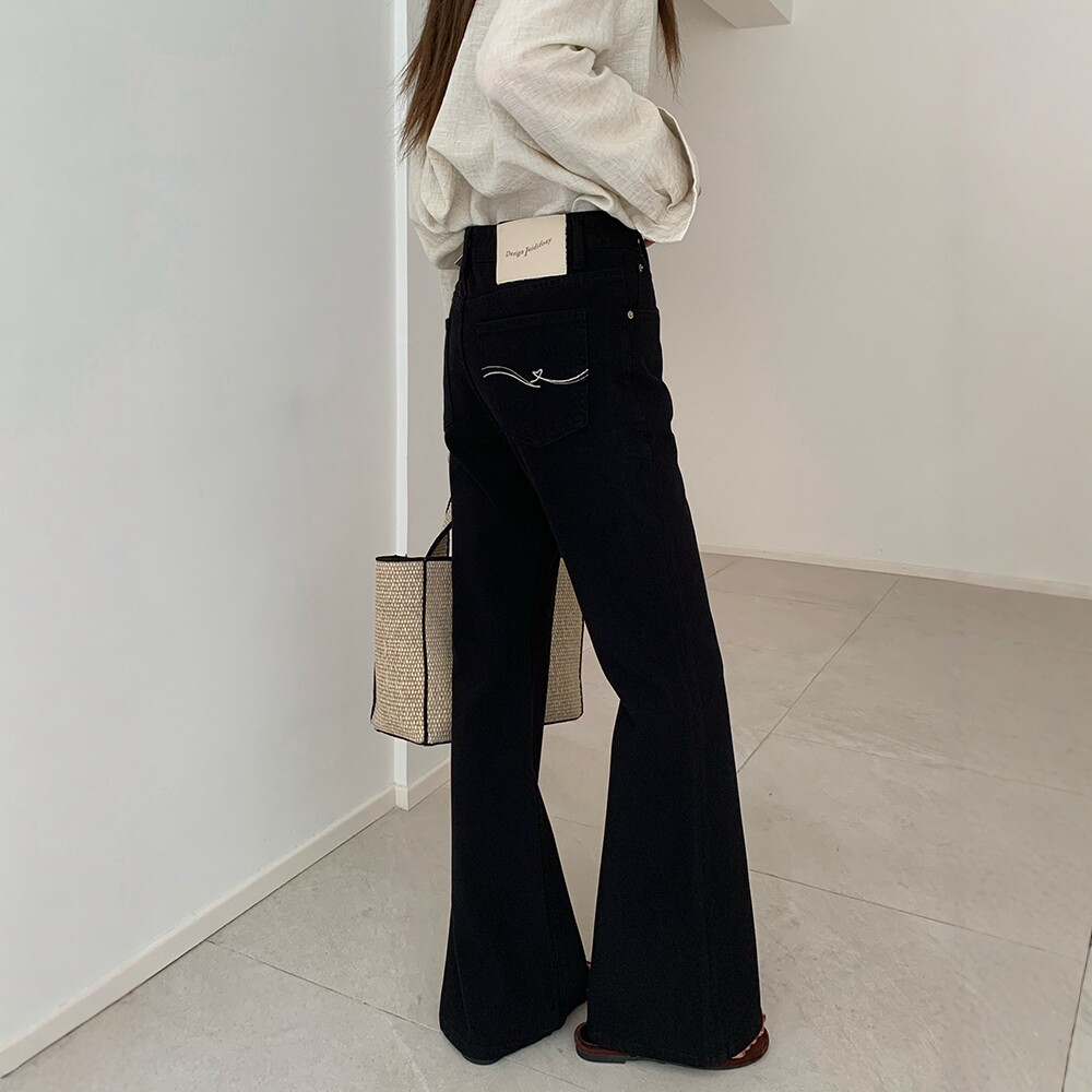 BEKISS贝斯7809直筒微喇牛仔裤女2026春季新款喇叭裤修身拖地裤子