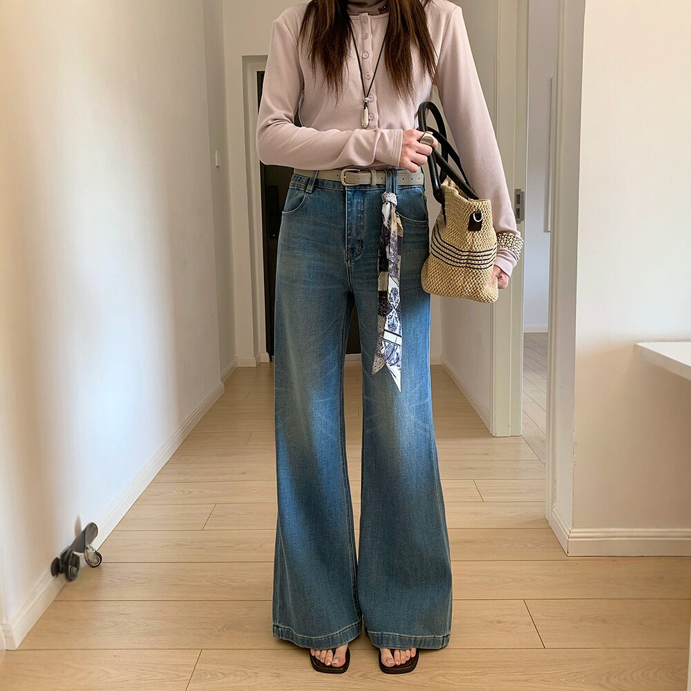 BEKISS贝斯7796直筒微喇牛仔裤女春季新款蓝色喇叭裤阔腿拖地裤子