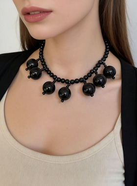 法式复古黑色圆球吊坠锁骨链黑珍珠串珠项链轻奢高级感毛衣链配饰