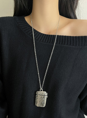 ZR欧美复古银色金属雕花方盒吊坠长项链女款秋冬轻奢高级感毛衣链
