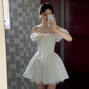 2025新款今年流行短裙女夏法式一字肩无袖修身高级感连衣裙子