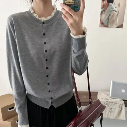 2025春季新款韩版圆领拼接蕾丝设计纯色宽松单排扣长袖女毛针织衫