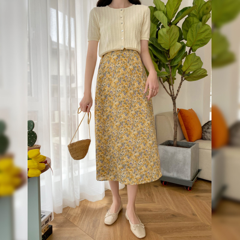 毛菇小象碎花a字半身裙女2020夏新款学生复古油画高腰中长款裙子