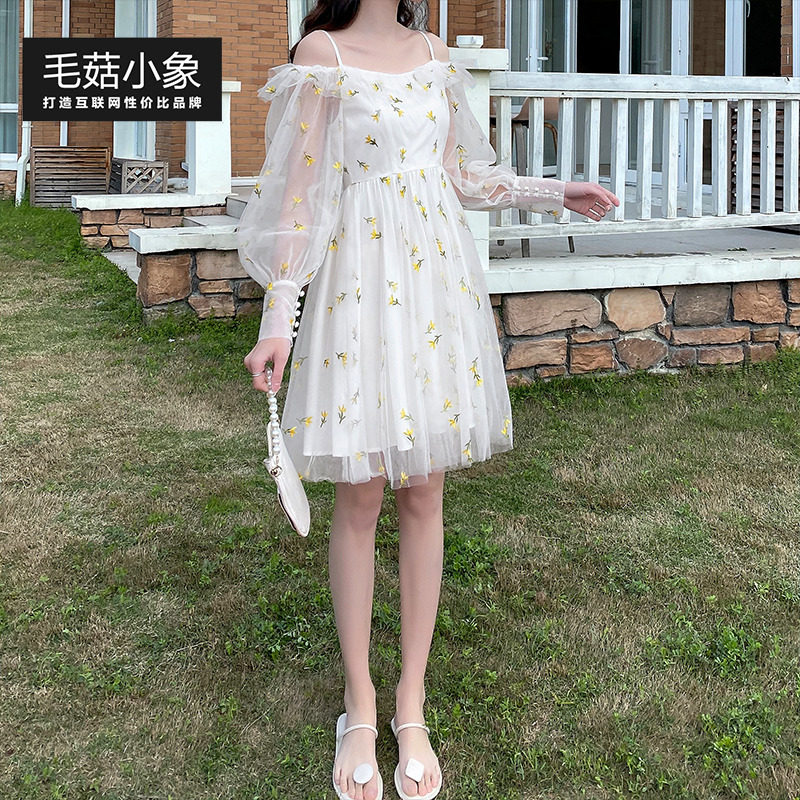 毛菇小象超仙气质连衣裙女2020夏新款吊带网纱性感一字肩长袖蓬裙