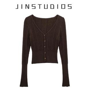 2025秋冬纯欲辣妹风单排扣V领针织开衫 显瘦百搭超短毛衣打底 修身