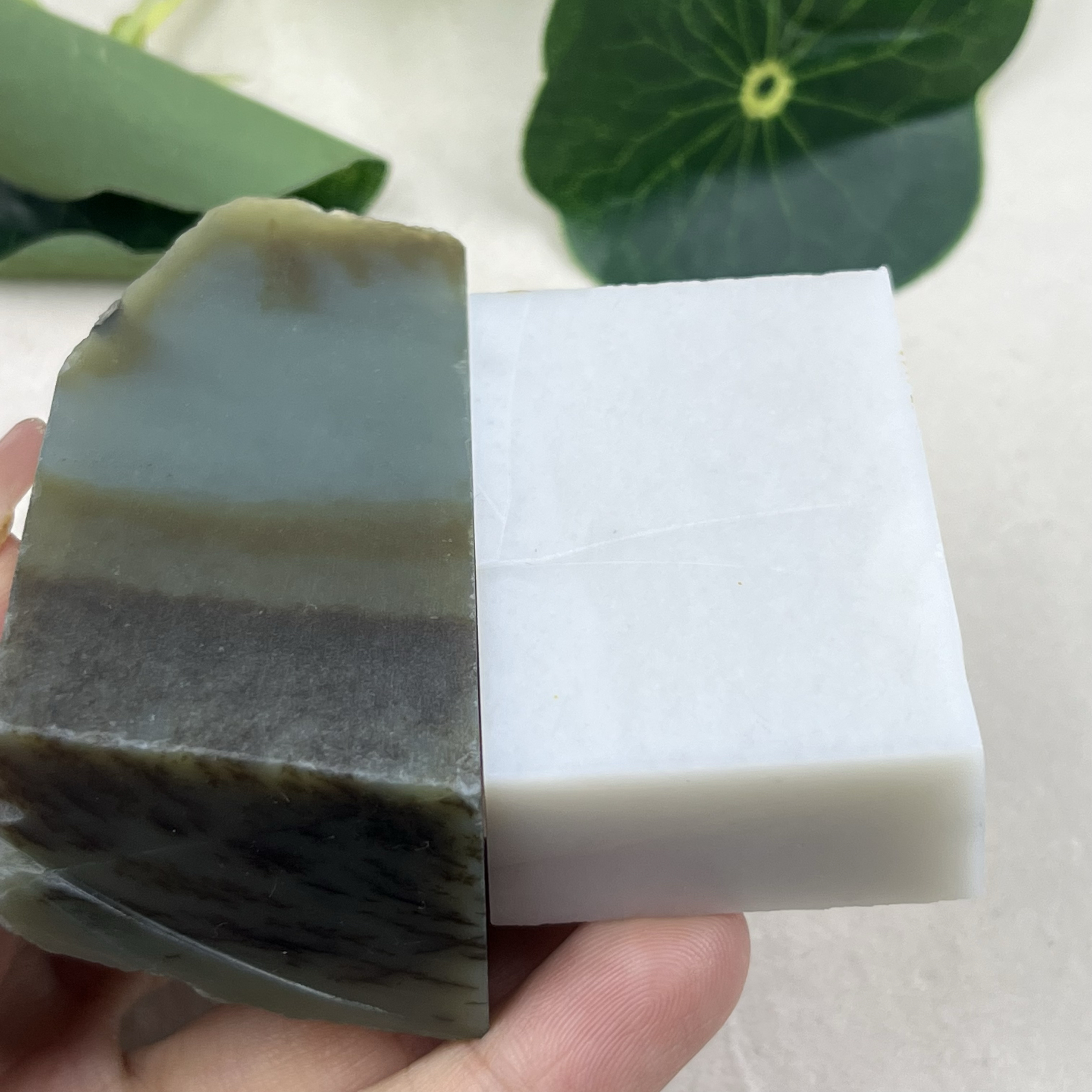 2件价新疆和田玉一级白三色且末牌子边角料玉石料特色吊坠包邮t