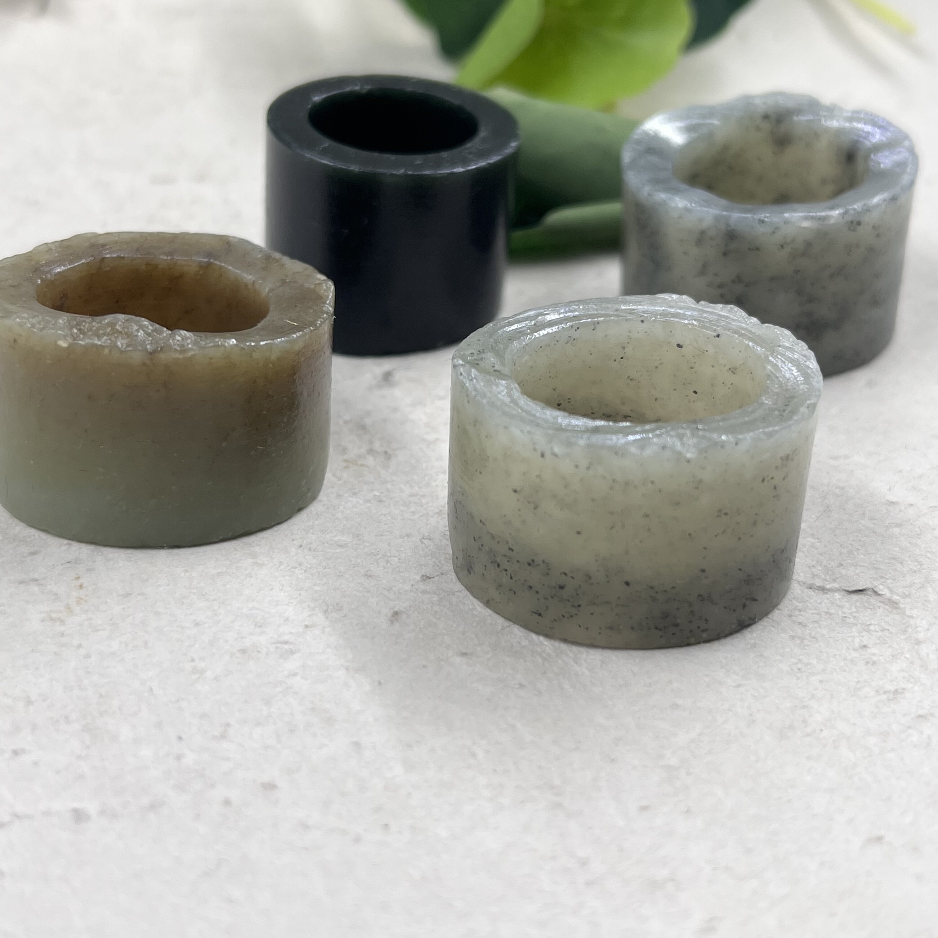 4件价新疆和田玉糖白点墨青花扳指边角料圆环戒圈指环下脚料包邮t