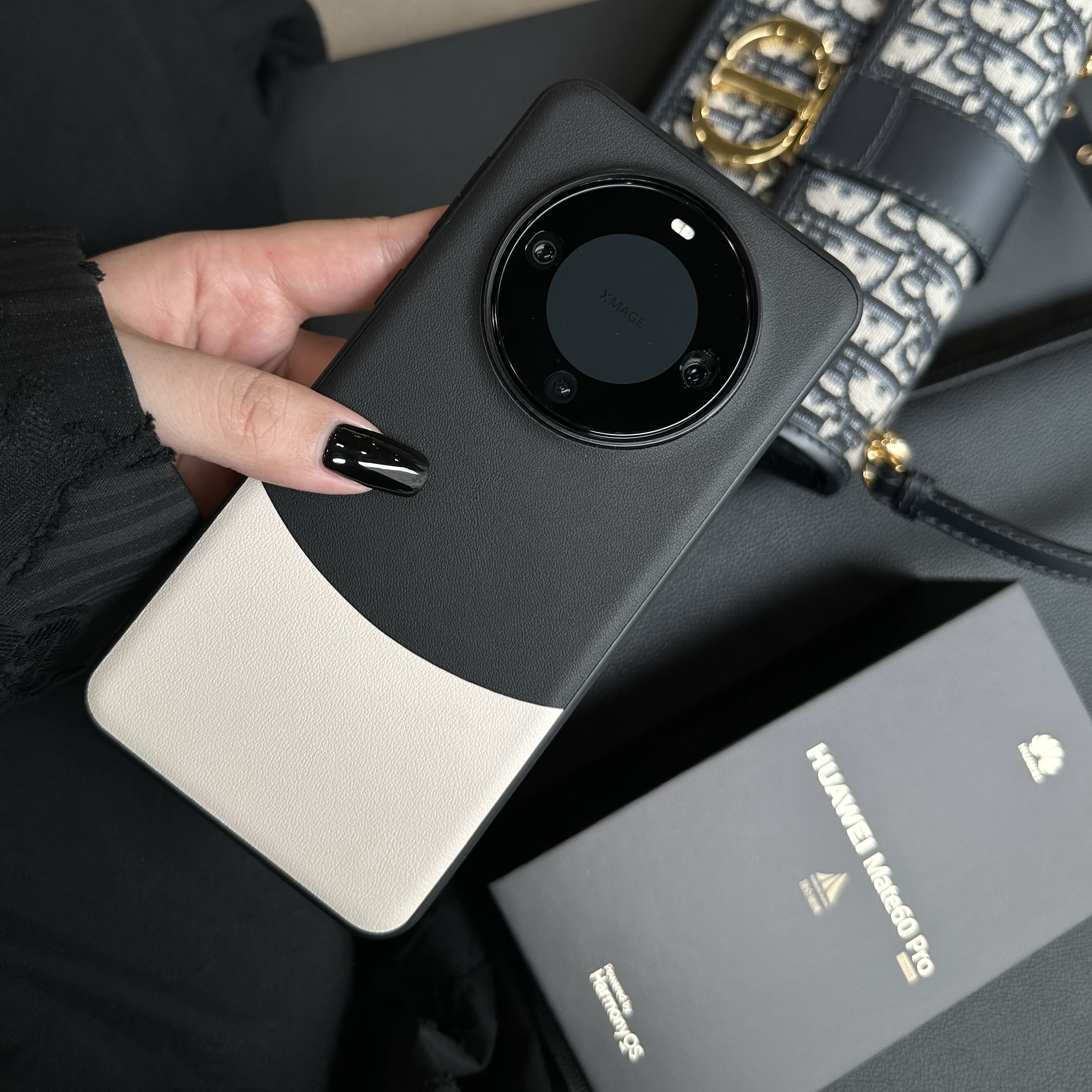 适用于mate60pro+真皮简约手机壳