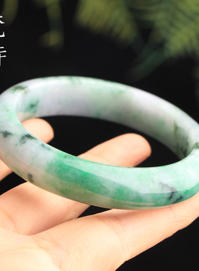 梵峙翡翠58.6手镯乌鸡白底青飘绿花大圈口美人镯缅甸A货送证书