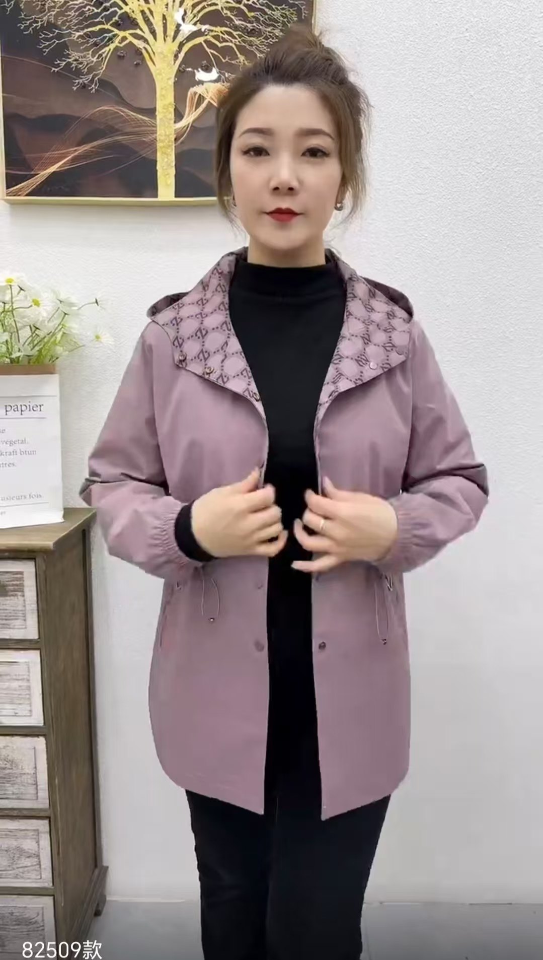 中老年女装2025新款芬飞燕春款风衣外套妈妈装连帽系带显瘦宽松