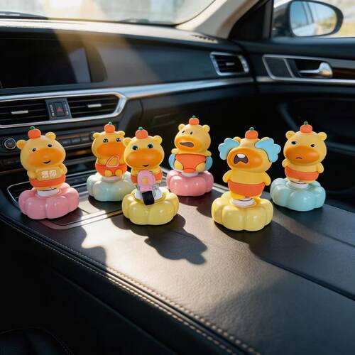 水豚噜噜玩偶车载办公桌面旋转摆件可爱手办公仔桌面摆件搞怪