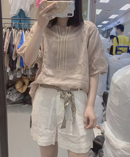 苎麻刺绣衬衫女薄款透气2022夏宽松洋气压褶蕾丝勾花V领泽然上衣