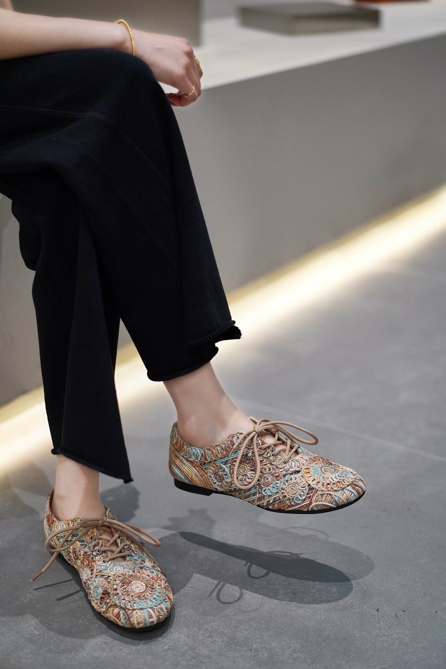 新款圆头系带平底印花编织绑带镂空单鞋