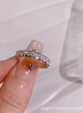 小众简约设计感水钻戒指