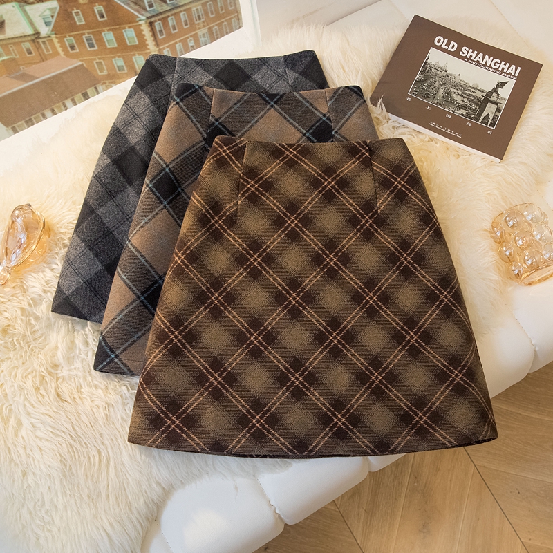 百搭毛呢格子半身裙女2025秋冬防走光高腰a字包臀裙显瘦短裙裤子