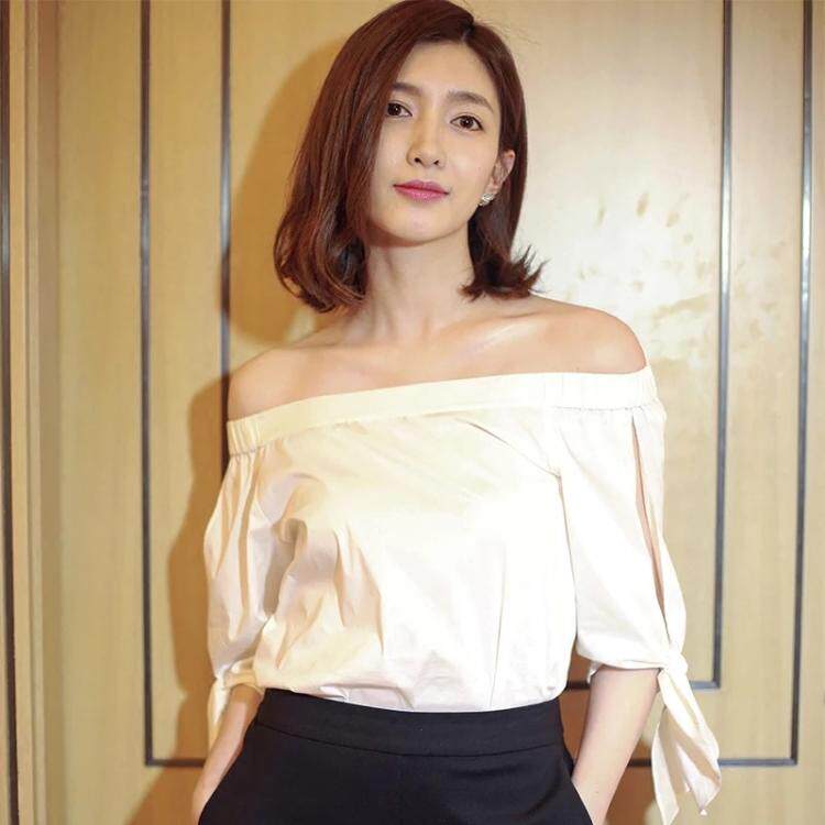衬衣女夏一字领露肩白色高级感衬衬衫
