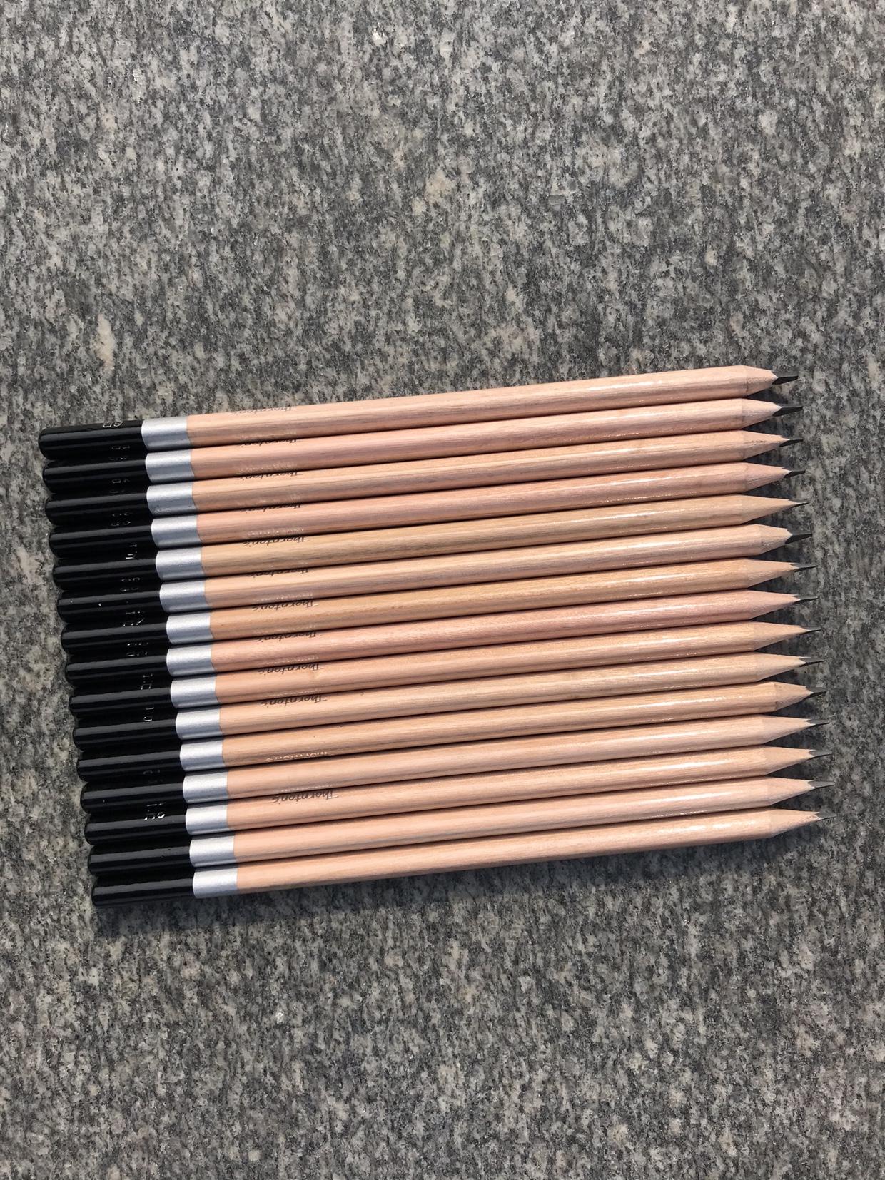 晚聪明家自主品牌彩谱6角杆素描铅笔15不同型号