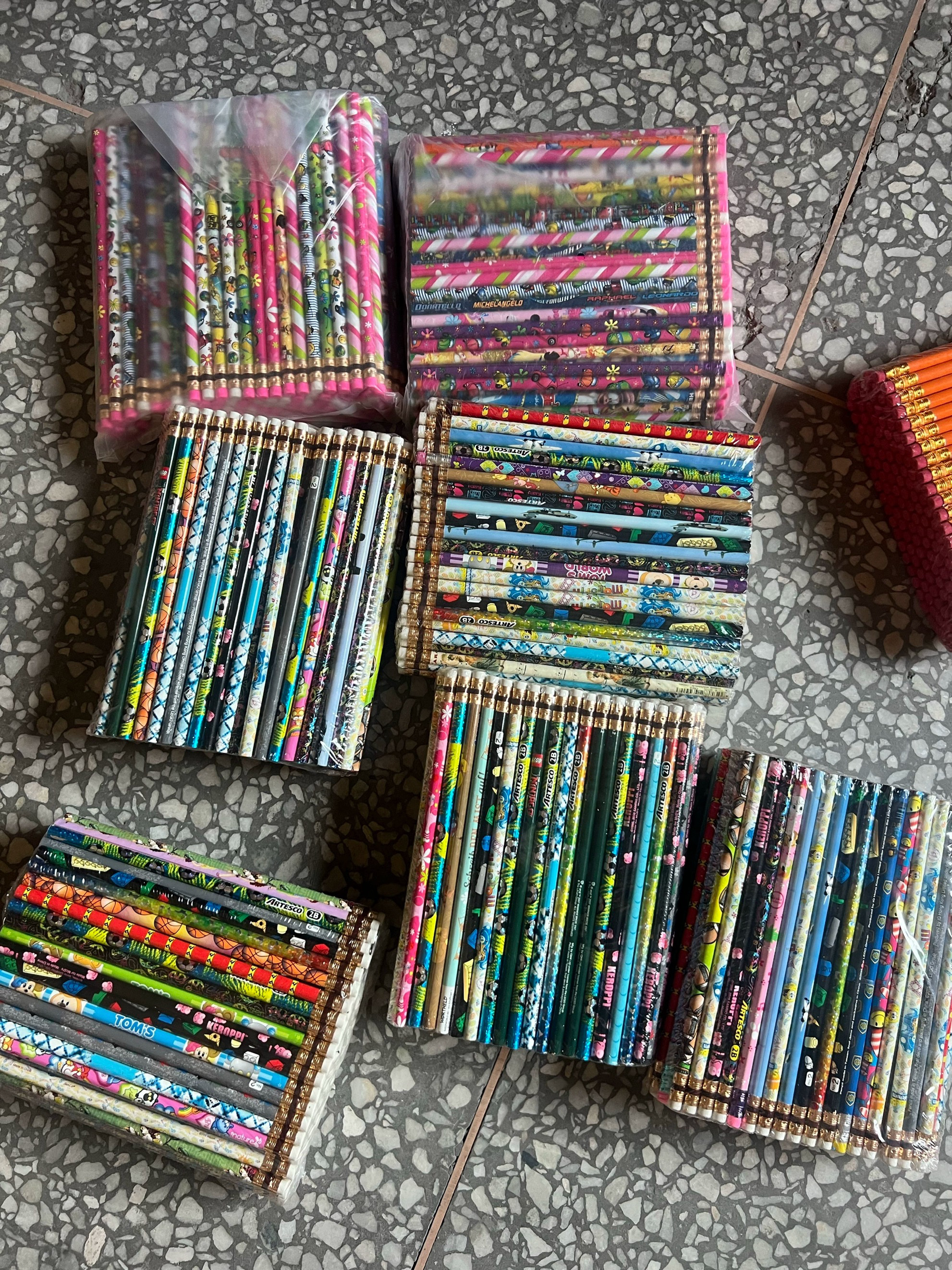 好的很！小瑕疵实惠纯外贸出口小学生写字铅笔144支HB竹叶足球图