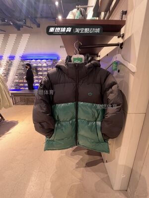 保暖短款运动休闲羽绒服外套