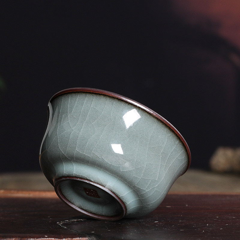 青瓷铁胎品茗杯龙泉手工主人杯单杯哥窑冰裂功夫茶杯王文陶瓷茶具