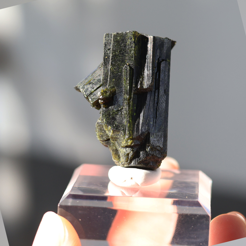 天然柱状绿帘石原石水晶原矿晶体奇石宝石石头收藏科普小标本摆件