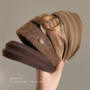 秋冬绒面圆环纽扣发箍女高级感外出百搭压发头箍2025新款 发饰发卡