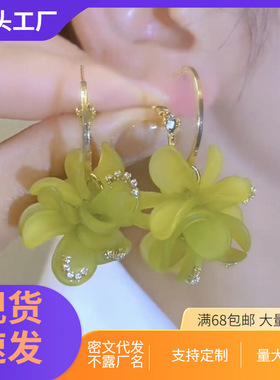 超仙绿色花朵耳环女2026年新款甜美花瓣耳圈百搭气质设计感潮耳钉