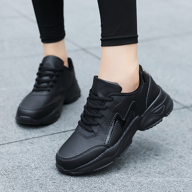 春秋皮面女鞋防水防滑运动休闲鞋不累脚全黑色软底上班工作鞋厨房