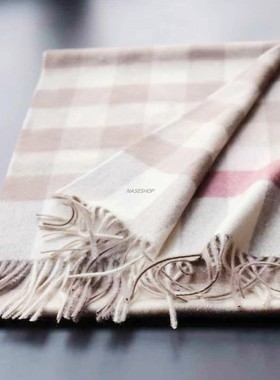 NSAE 2021年冬季欧洲新款野生精梳白绒典雅柔美粉格斜纹羊绒围巾