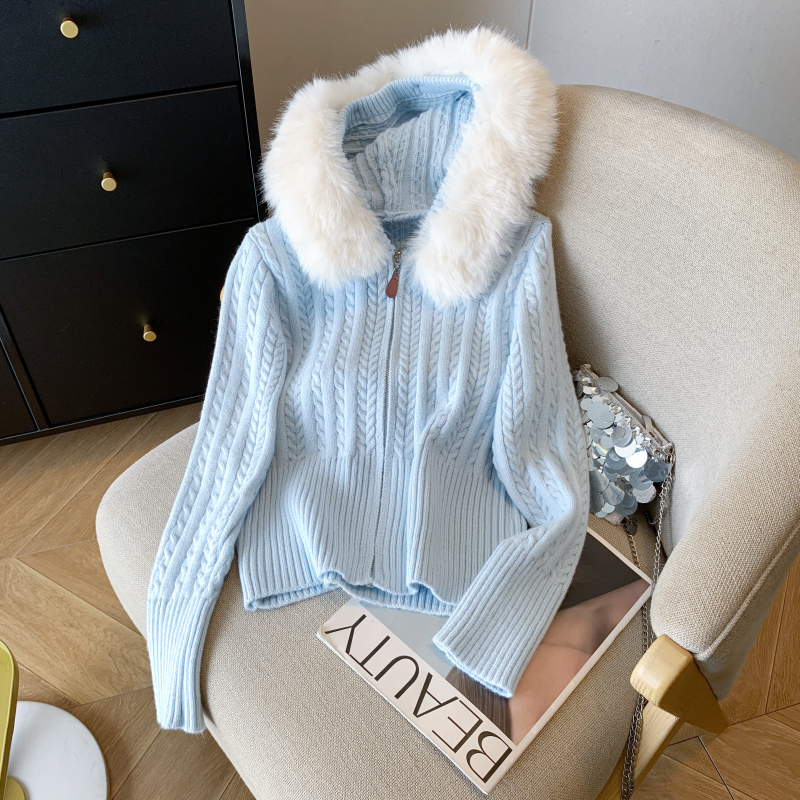 甜美麻花毛衣外套秋冬新款连帽大毛领修身短款显瘦上衣,女装针织衫/毛衣,衣嘉衣服饰 甜美麻花毛衣外套秋冬新款连帽大毛领修身短款显瘦上衣,女装针织衫/毛衣,衣嘉衣服饰