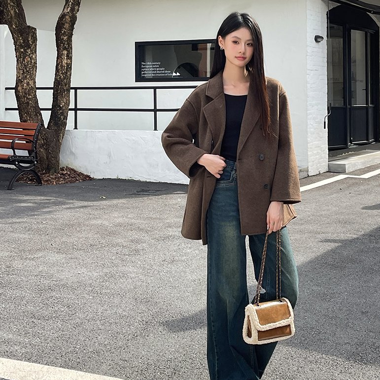 韩系网红短款羊毛外套西装领双排扣设计时尚保暖羊毛外套，女装毛呢外套，衣嘉衣服饰