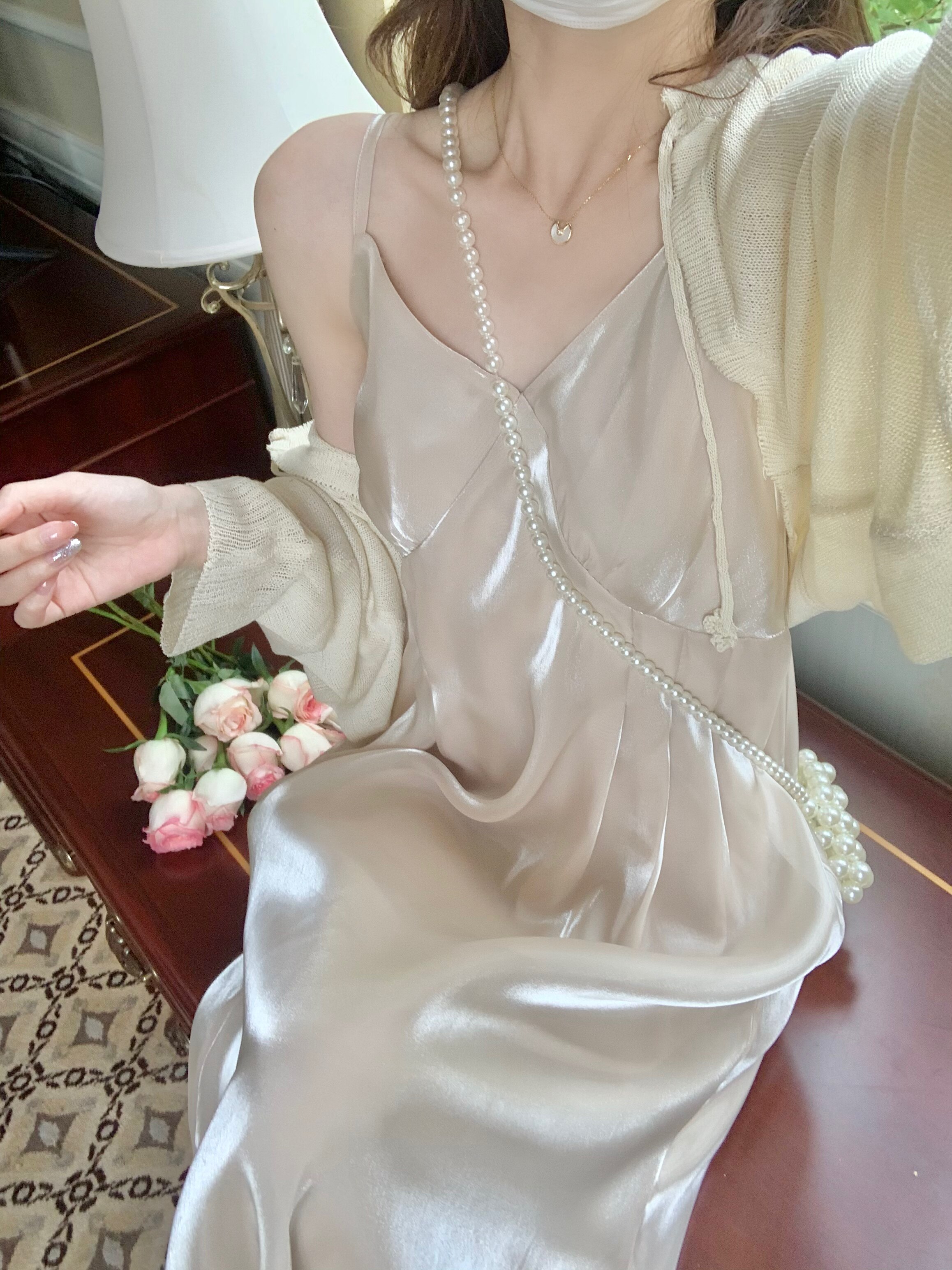 游小姿 春季新款极简风闪闪琉璃吊带连衣裙纯欲bling百搭气质甜妹